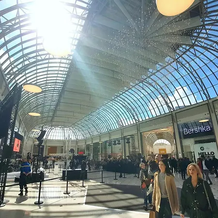 Magic - Disneyland Paris Shopping Village 9 Minutes *